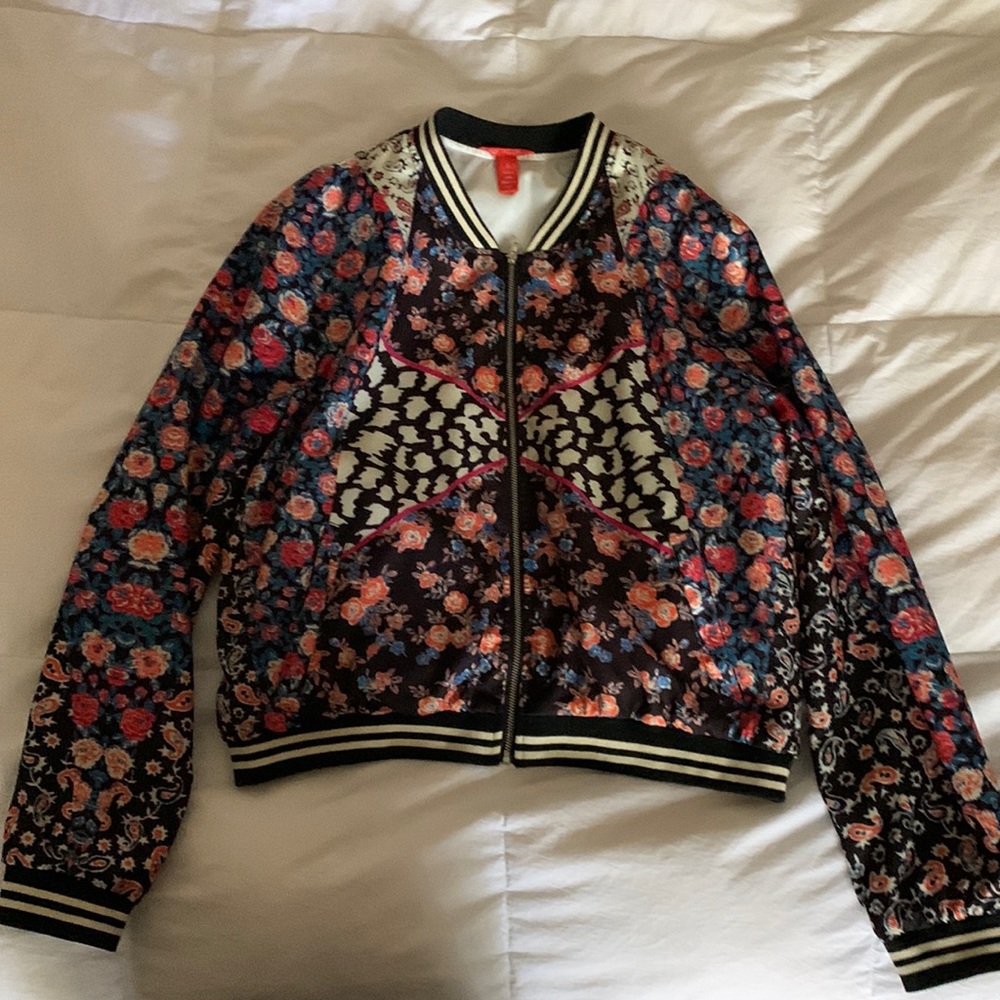 🪩3 for $25. Floral pattern varsity bomber jacket